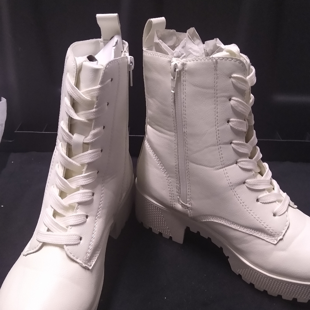 Boots - Picture 2 of 6
